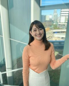 【画像】女子アナ、エッチなニットおっぱいを着てしまう