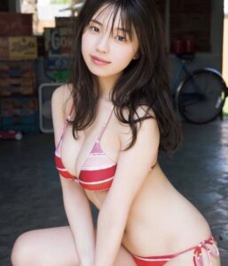 【画像】菊地姫奈ちゃん特有のブラ紐がお乳に引っ張られてピンと張る現象ｗｗｗ