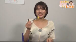 岡田桃佳アナ、ブラ線クッキリ爆乳クッキング[谷間有]