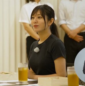 白戸ゆめの　巨乳くっきりピタ衣装で街ロケ！