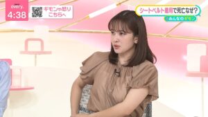 河出奈都美アナ巨乳をムギュッとしてしまう